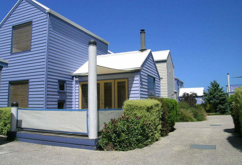 Hotel Rayville Boat Houses | Apollo Bay | Victoria | Australia 12