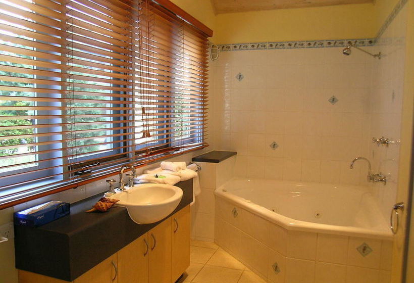 Hotel Rayville Boat Houses | Apollo Bay | Victoria | Australia 17