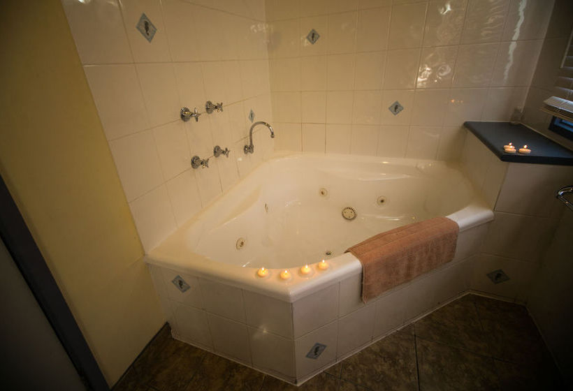 Hotel Rayville Boat Houses | Apollo Bay | Victoria | Australia 18