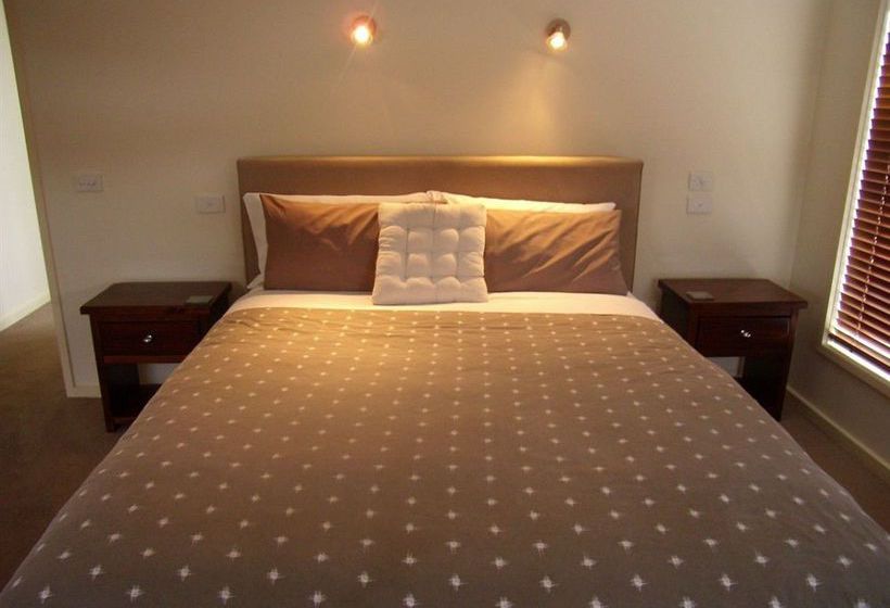 Hotel Rayville Boat Houses | Apollo Bay | Victoria | Australia 4