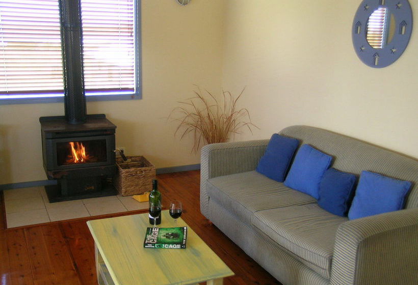 Hotel Rayville Boat Houses | Apollo Bay | Victoria | Australia 8