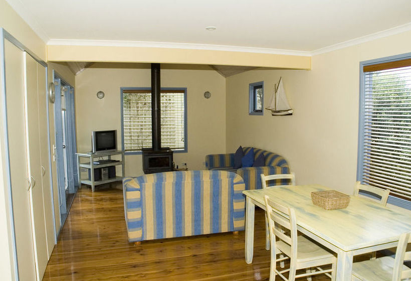 Hotel Rayville Boat Houses | Apollo Bay | Victoria | Australia 9