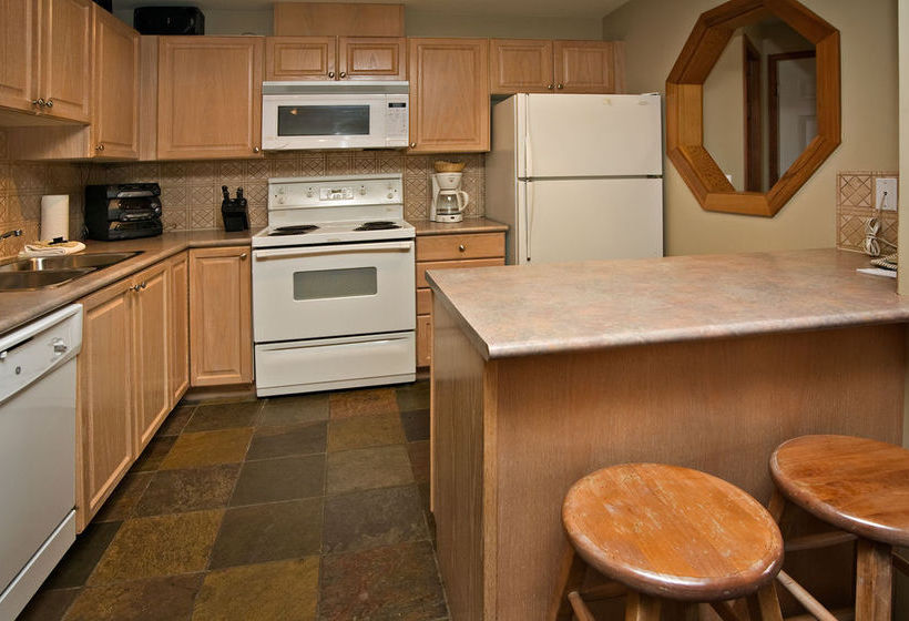 Hotel Stoney Creek Lagoons | Whistler | British Columbia | Canada 1