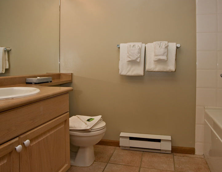 Hotel Stoney Creek Lagoons | Whistler | British Columbia | Canada 5