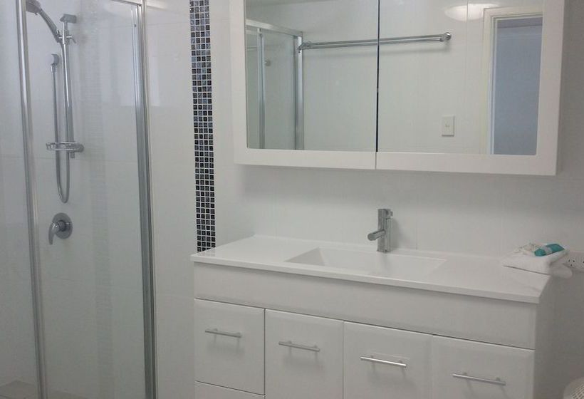 Hotel Wyuna Beachfront Apartments