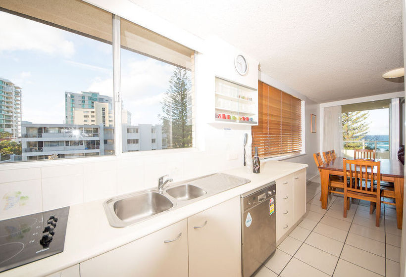 Hotel Wyuna Beachfront Apartments | Burleigh Heads | Queensland | Australia 5