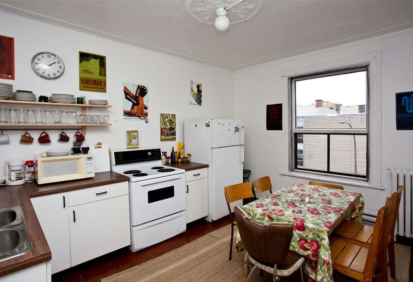 Pensione Popolo | Montreal | Quebec | Canada 1