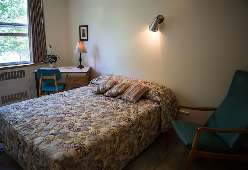 Hotel Manoir D'youville | Chateauguay | Quebec | Canada 12