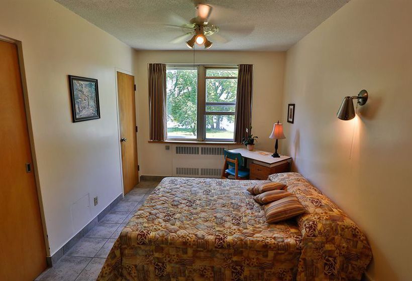 Hotel Manoir D'youville | Chateauguay | Quebec | Canada 16