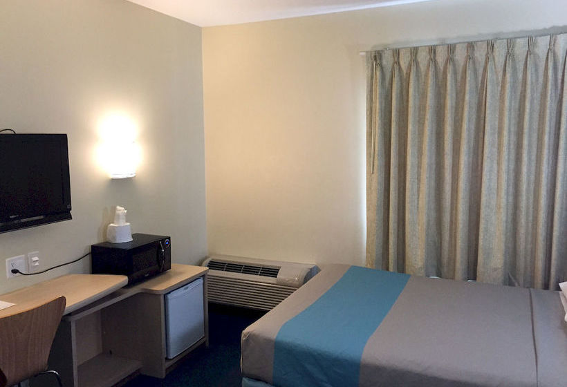 Motel 6 Estevan Sk | Estevan | Saskatchewan | Canada 9