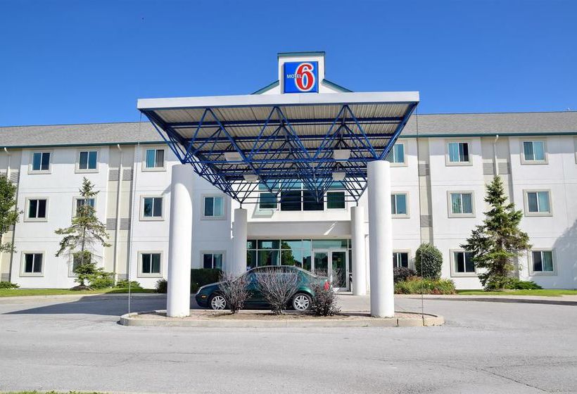 Motel 6 Toronto East - Whitby | Whitby | Ontario | Canada 7