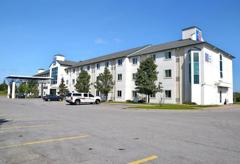 Motel 6 Toronto East - Whitby | Whitby | Ontario | Canada 9