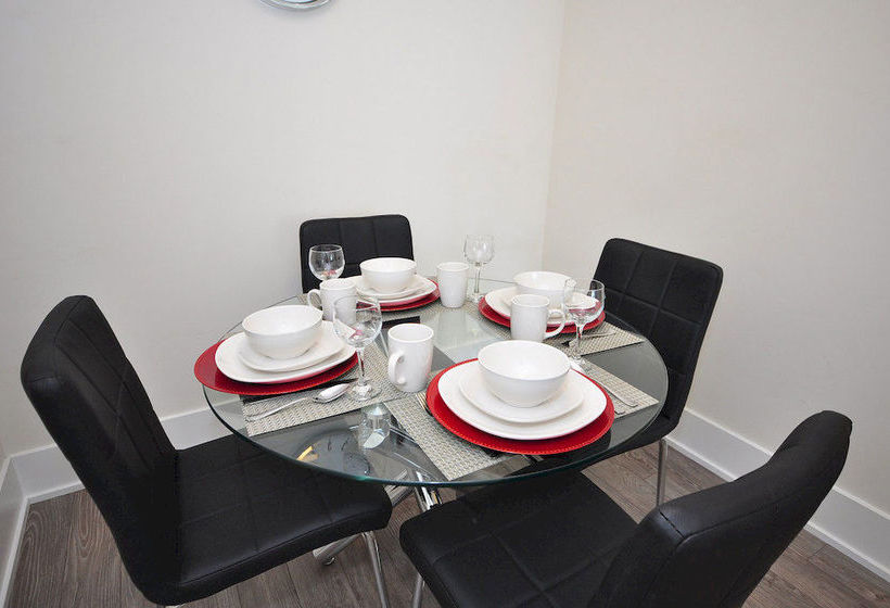 Hotel Delsuites 300 Front Street West | Toronto | Ontario | Canada 12