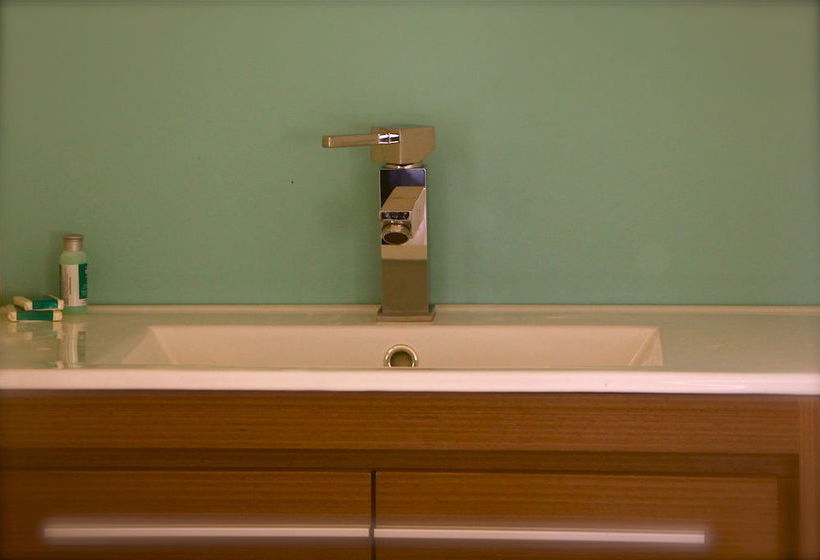 Hotel Royal Oak Inn | Toronto | Ontario | Canada 7