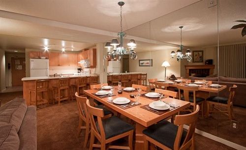 Hotel Whiski Jack At Woodrun | Whistler | British Columbia | Canada 2