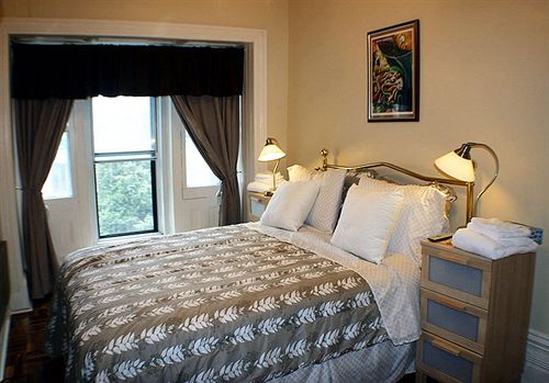 Bed and Breakfast Gingerbread Manor | Montreal | Quebec | Canada 13