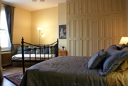 Bed and Breakfast Gingerbread Manor | Montreal | Quebec | Canada 14