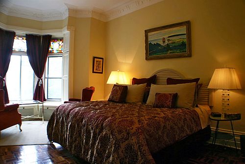 Bed and Breakfast Gingerbread Manor | Montreal | Quebec | Canada 16
