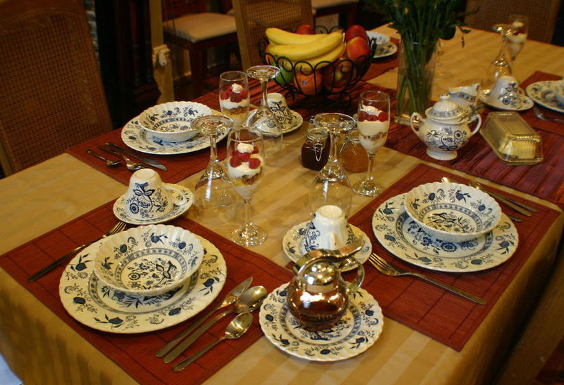 Bed and Breakfast Gingerbread Manor | Montreal | Quebec | Canada 6