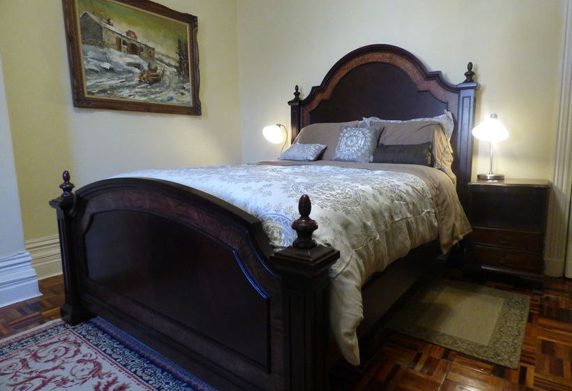 Bed and Breakfast Gingerbread Manor | Montreal | Quebec | Canada 7