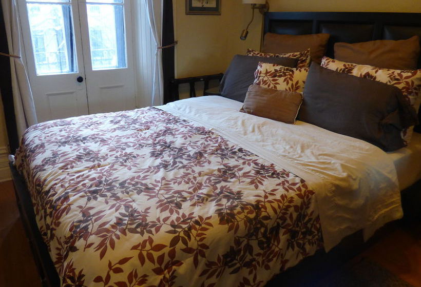 Bed and Breakfast Gingerbread Manor | Montreal | Quebec | Canada 8