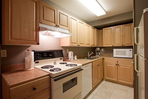 Hotel Whiski Jack At Creekside | Whistler | British Columbia | Canada 10