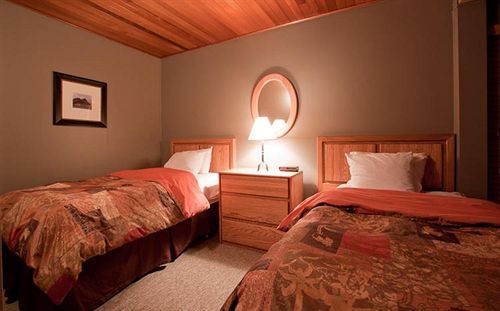 Hotel Whiski Jack At Creekside | Whistler | British Columbia | Canada 12