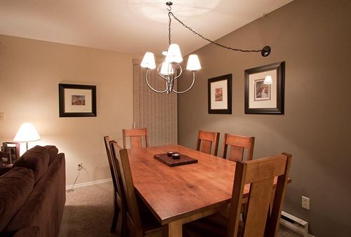 Hotel Whiski Jack At Creekside | Whistler | British Columbia | Canada 7