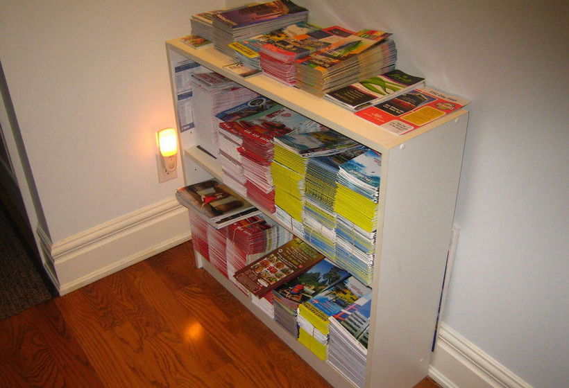 Clinton and Bloor Bed & Breakfast | Toronto | Ontario | Canada 10