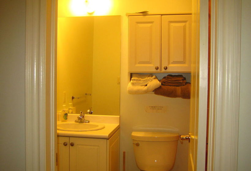 Clinton and Bloor Bed & Breakfast | Toronto | Ontario | Canada 11