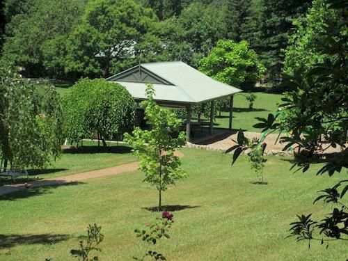 Chestnut Tree Holiday Apartments | Bright | Victoria | Australia 3