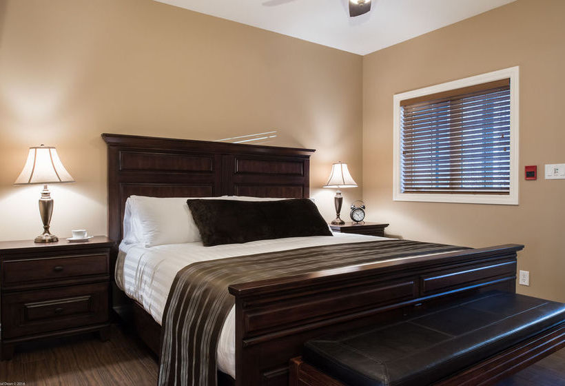 Hotel The Castle At Swan Lake | Vernon | British Columbia | Canada 11