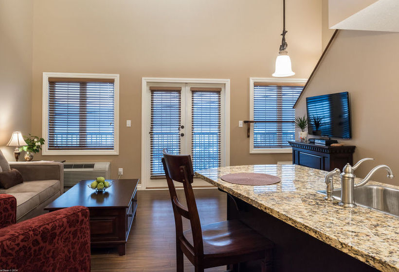 Hotel The Castle At Swan Lake | Vernon | British Columbia | Canada 16