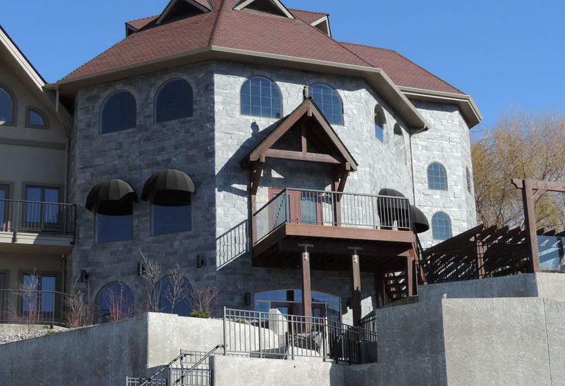 Hotel The Castle At Swan Lake | Vernon | British Columbia | Canada 6