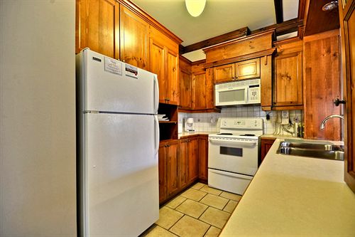 Hotel Tremblant Sunstar Condominiums | Mont Tremblant | Quebec | Canada 10