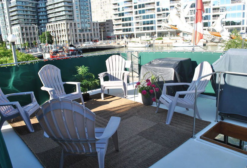 Bed and Breakfast Making Waves Boatel | Toronto | Ontario | Canada 10