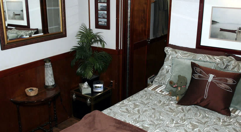 Bed and Breakfast Making Waves Boatel | Toronto | Ontario | Canada 15