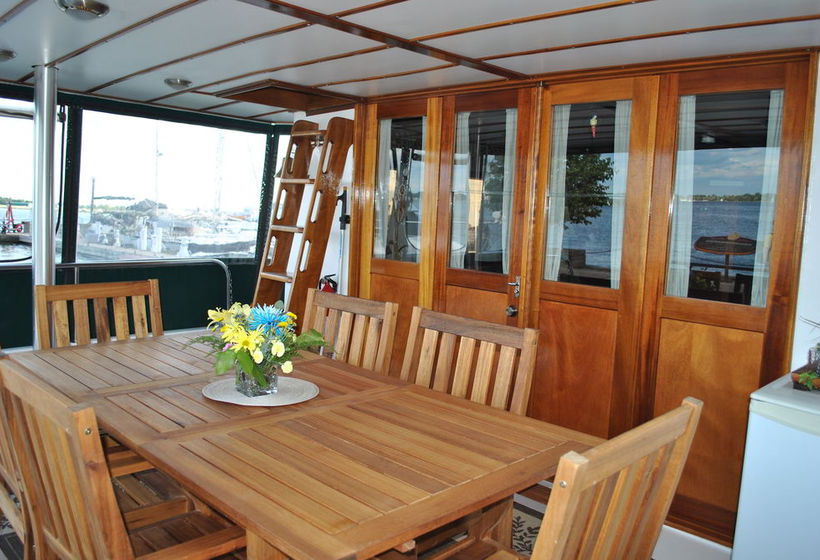 Bed and Breakfast Making Waves Boatel | Toronto | Ontario | Canada 5