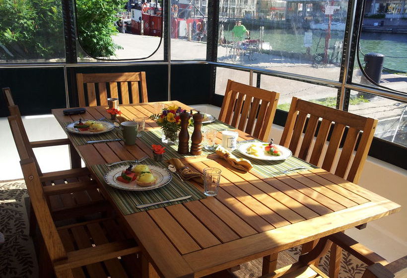 Bed and Breakfast Making Waves Boatel | Toronto | Ontario | Canada 7