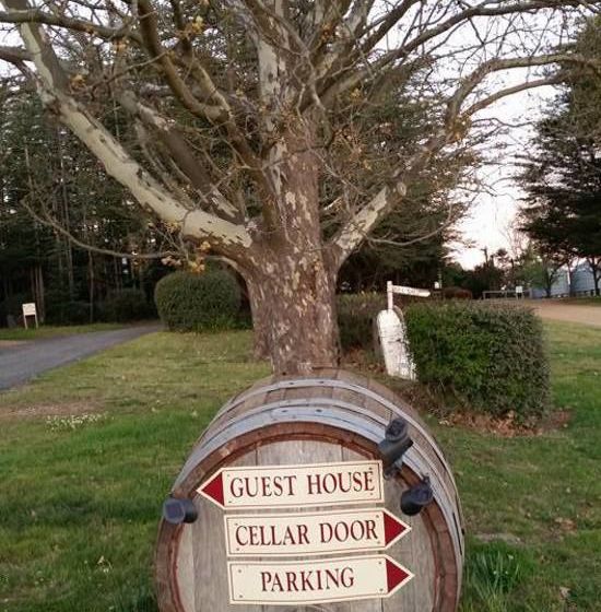 Pension Petersons Armidale Winery And Guesthouse | Armidale | New South Wales | Australia 20