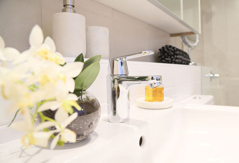 Alex Perry | Fortitude Valley | Queensland | Australia 2