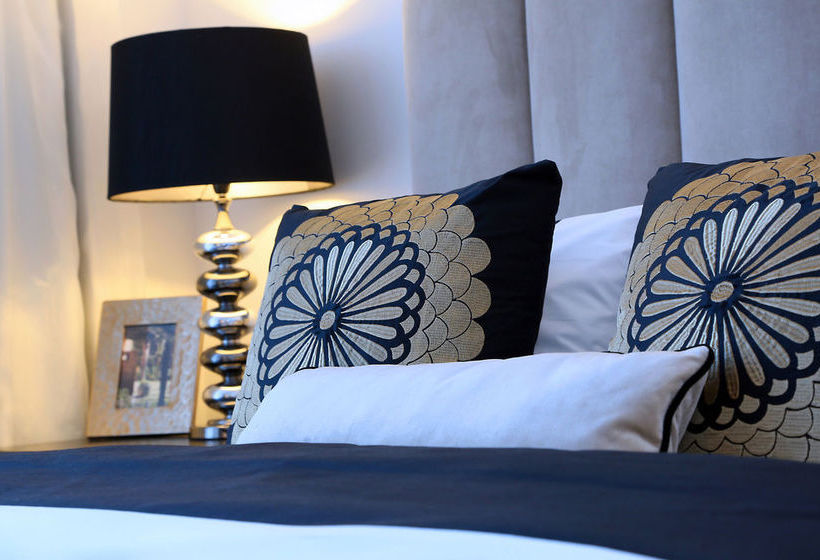 Alex Perry | Fortitude Valley | Queensland | Australia 3