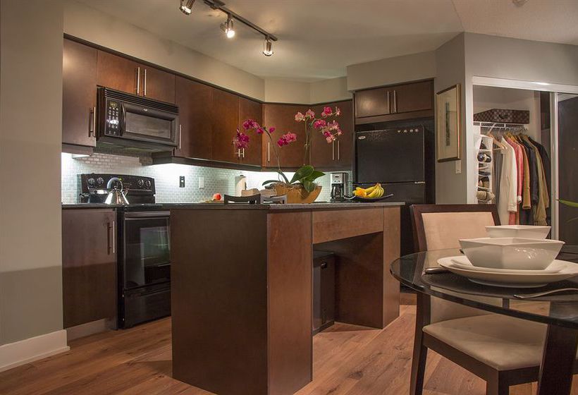 Hotel Park Suites Toronto Blue Jay Way