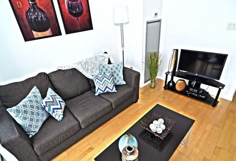 Toronto Escape - The Ruby Pink Suite | Toronto | Ontario | Canada 11