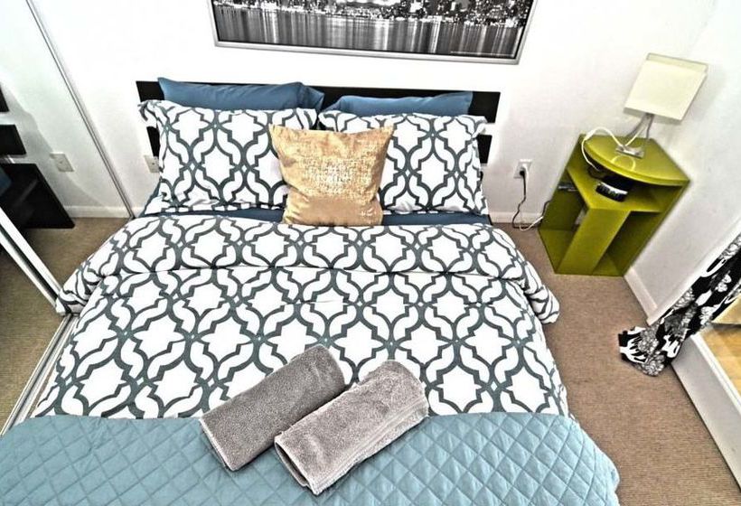 Toronto Escape - The Ruby Pink Suite | Toronto | Ontario | Canada 17