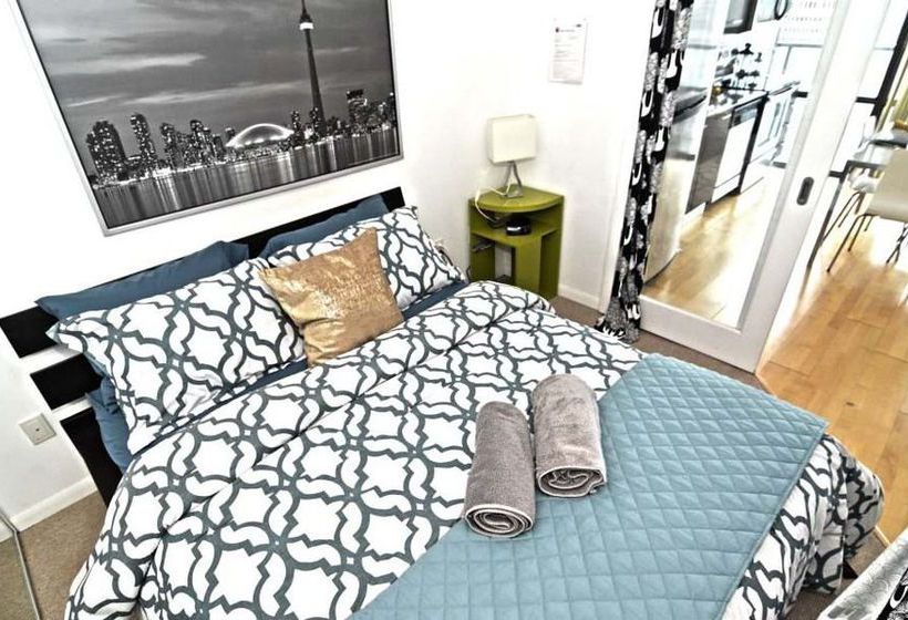 Toronto Escape - The Ruby Pink Suite | Toronto | Ontario | Canada 19