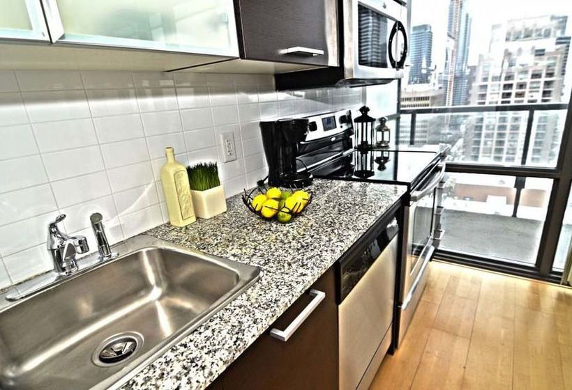 Toronto Escape - The Ruby Pink Suite | Toronto | Ontario | Canada 8