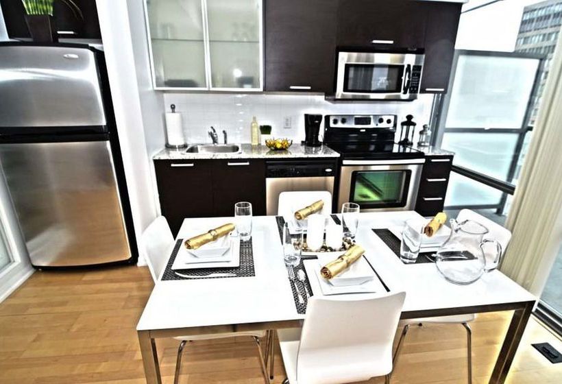 Toronto Escape - The Ruby Pink Suite | Toronto | Ontario | Canada 9