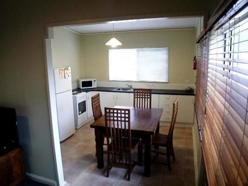 Hotel Coconut Palms On The Bay | Hervey Bay | Queensland | Australia 4