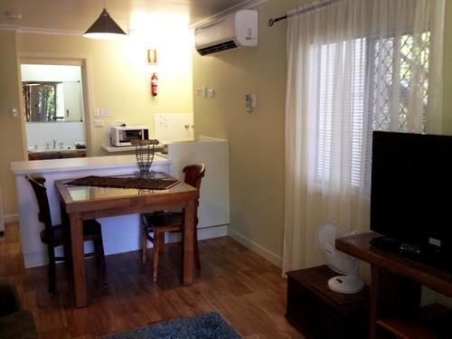 Hotel Coconut Palms On The Bay | Hervey Bay | Queensland | Australia 5